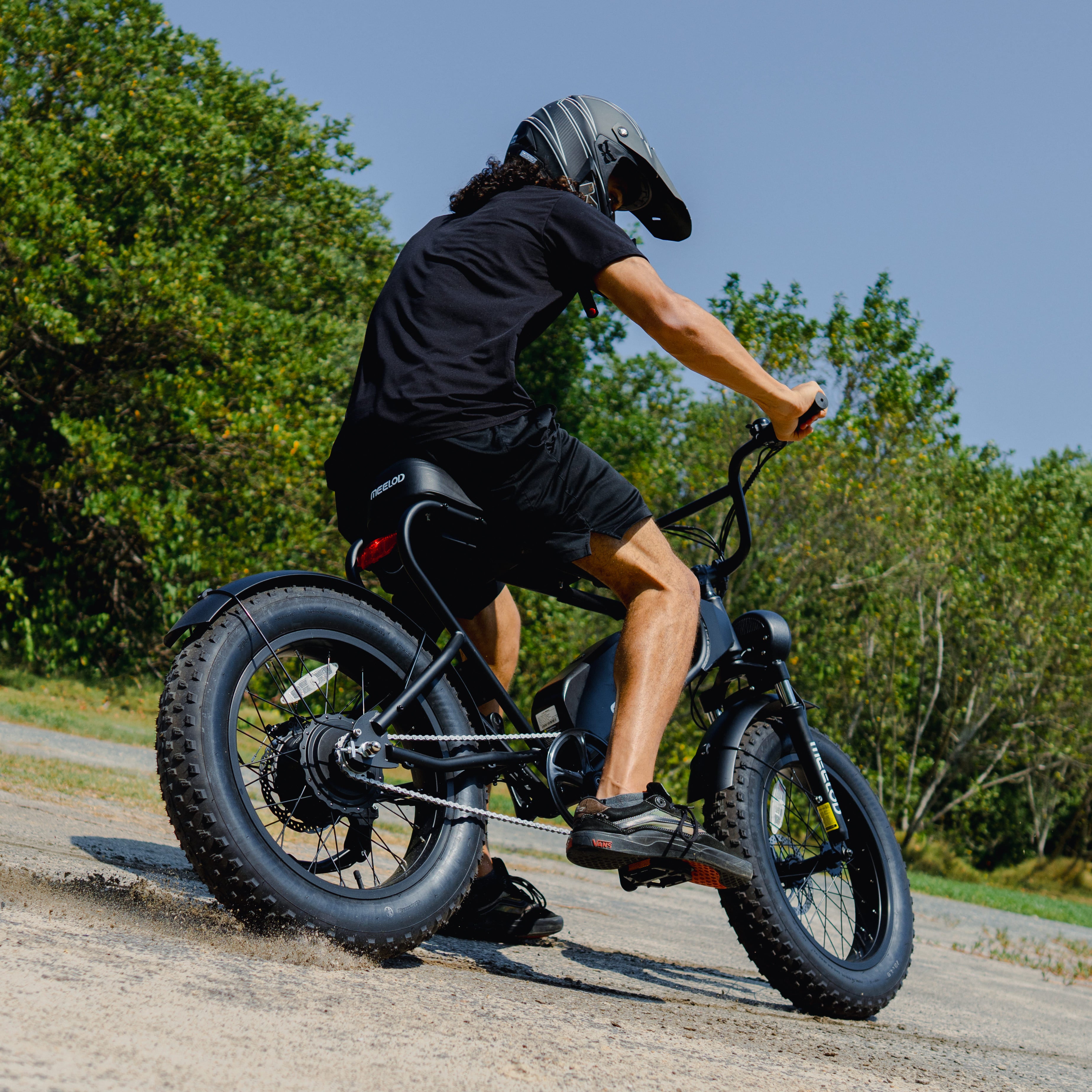 E-Bike-Safety-Essential-Tips-for-New-Riders MEELOD